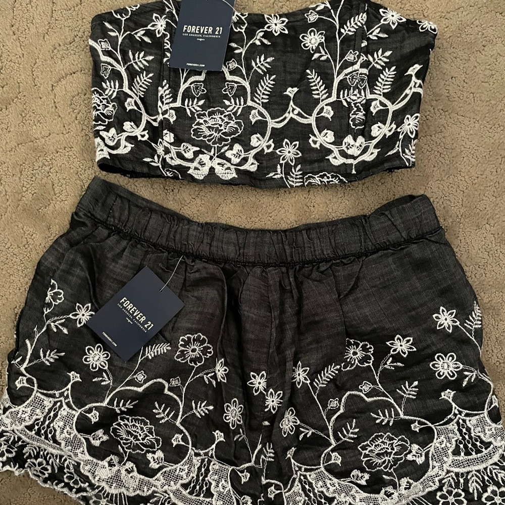 Top and bottom set